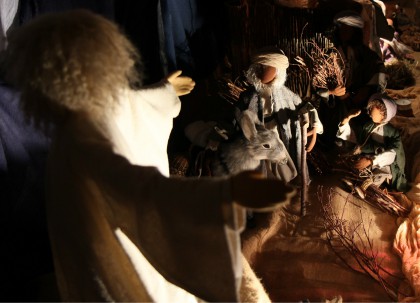 «...Da chunt en Ängel vo Gott, em Herr, zue ne, und e hälle Schyn vo Gott lüüchtet um sen ume.» (Ds nöie Teschtamänt, Lk. 2,9)
